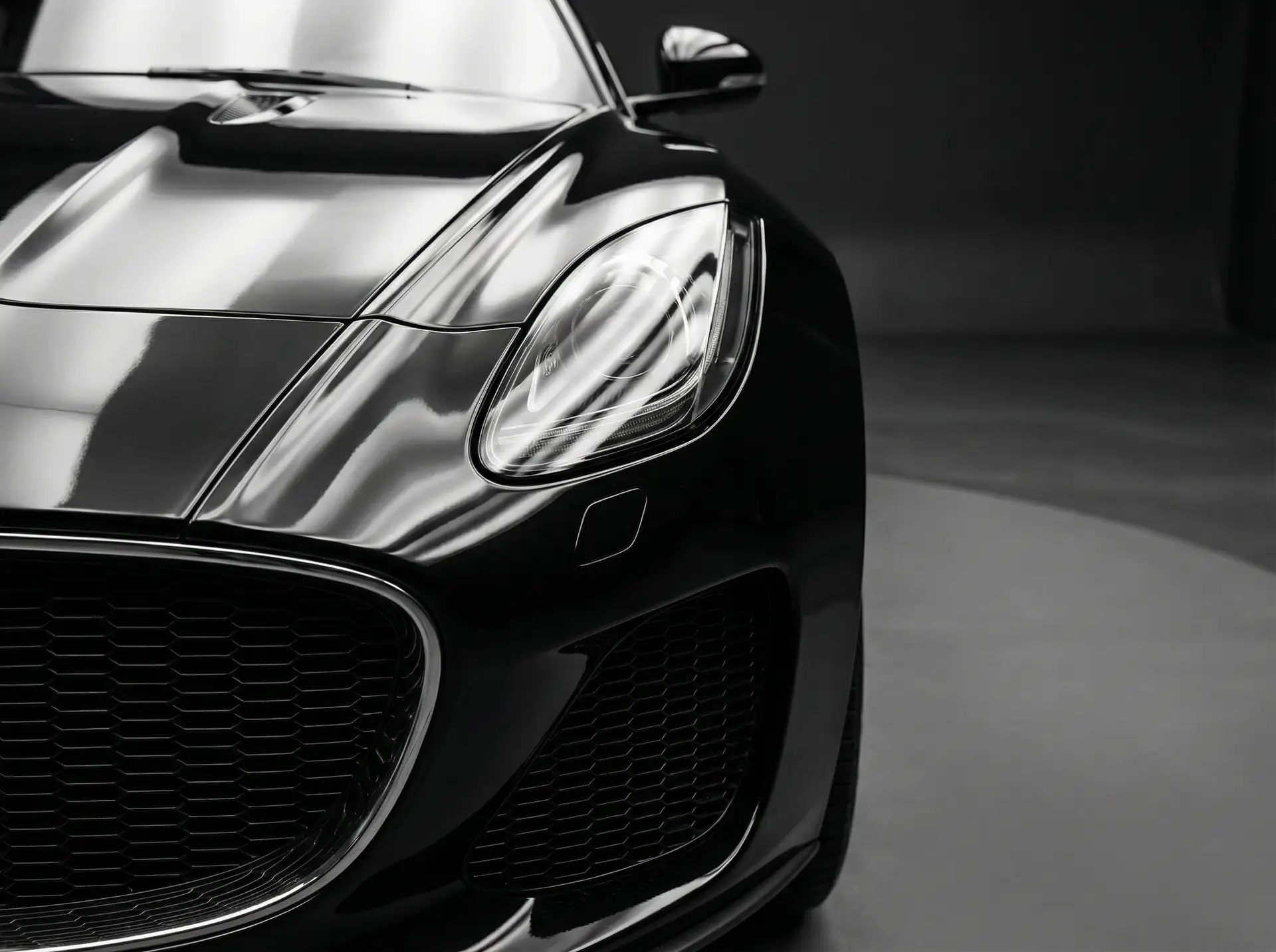 国产一线二线三线女装品牌 - APEX MOTORS 汽车品牌广告案例