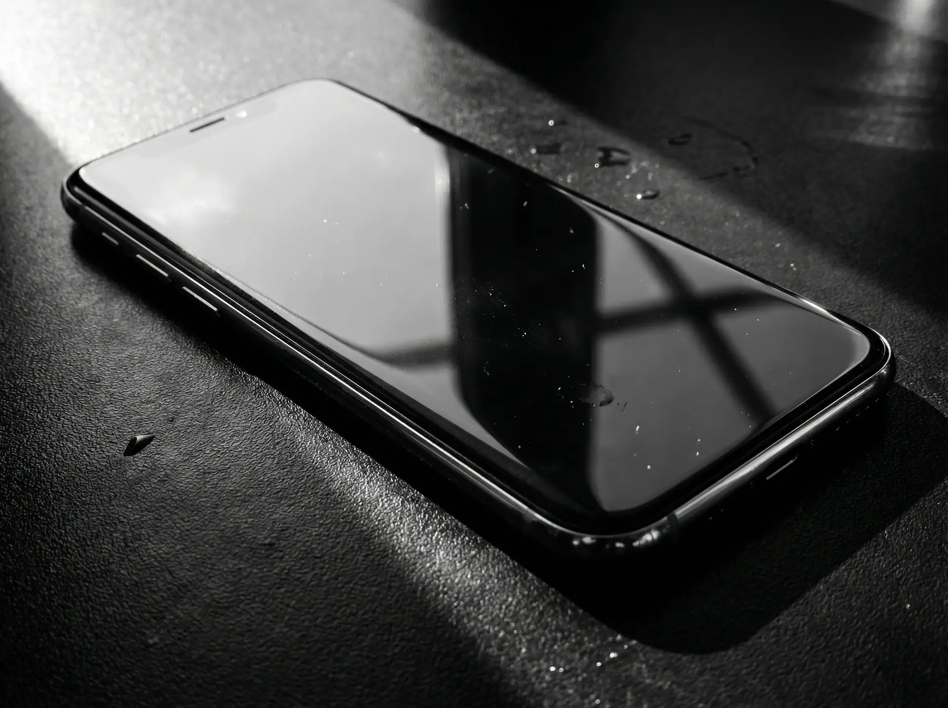 国产一线二线三线女装品牌 - PRISM TECH 科技品牌广告案例